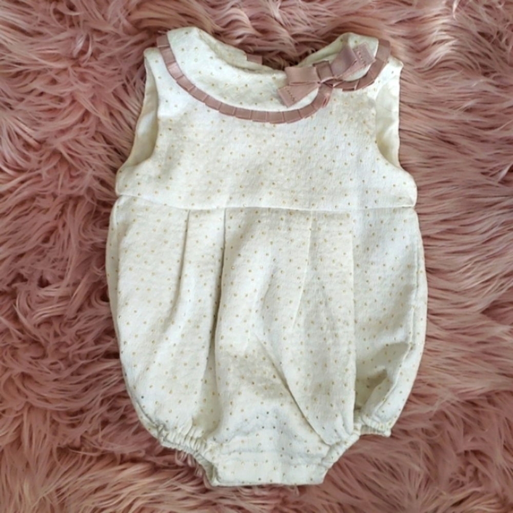 White formal spring onsie 3 to 6 mos never worn perfect condition